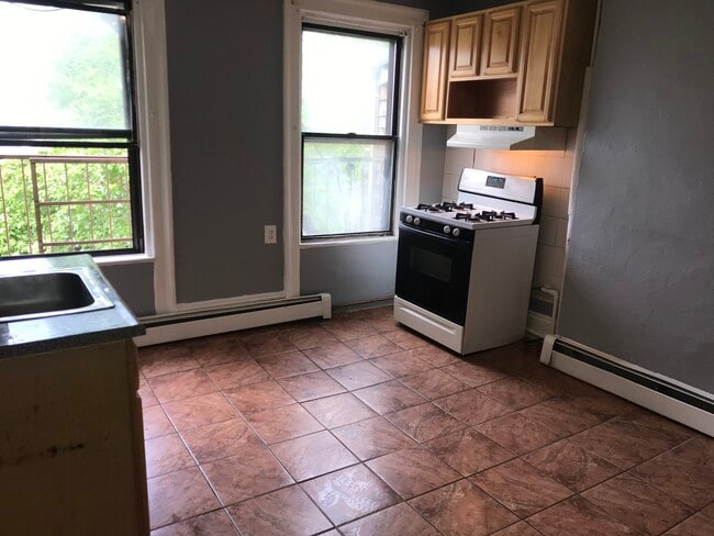 Photo - 16 Westervelt Pl Unit Apt 3