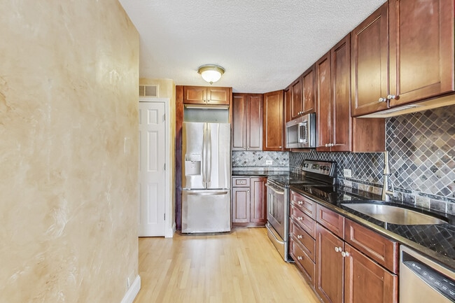 Photo - 1030 N State St Unit 13D