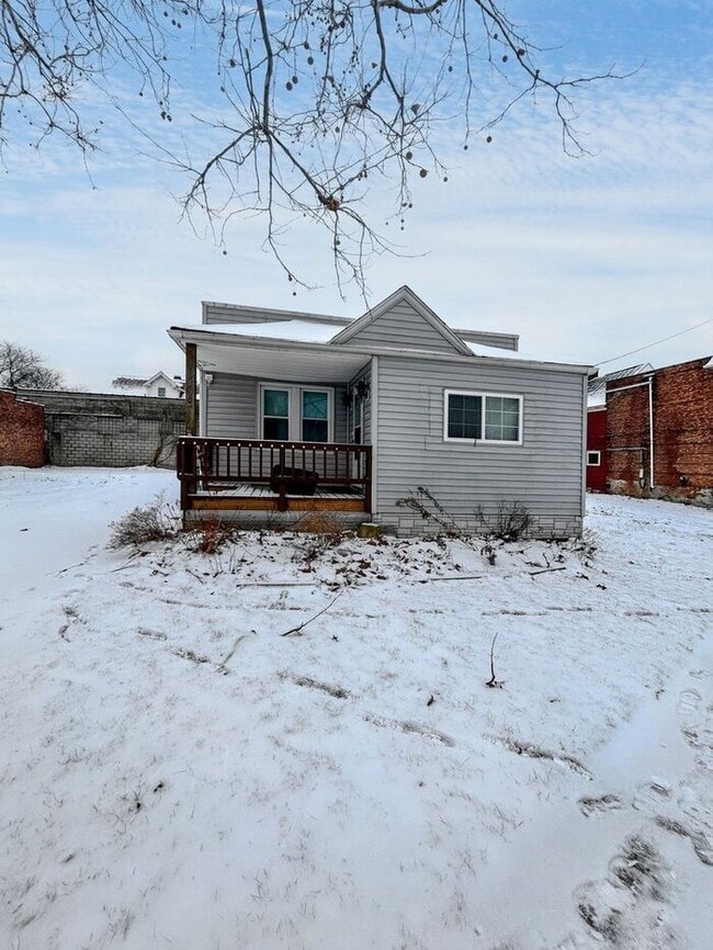 Photo - 16100 Saranac Rd House
