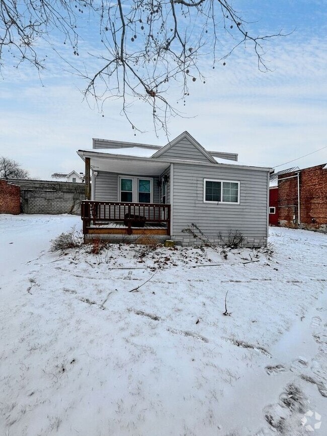 Building Photo - 16100 Saranac Rd Rental