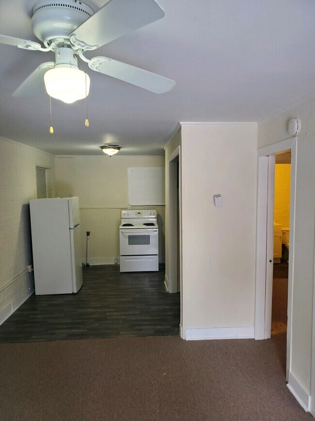 Photo - 634 Ell St