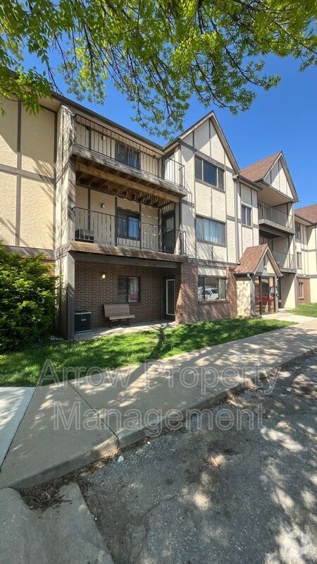 Building Photo - 2340 N 44th St Unit 4 Rental