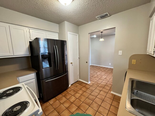 Photo - 321 Joshua St