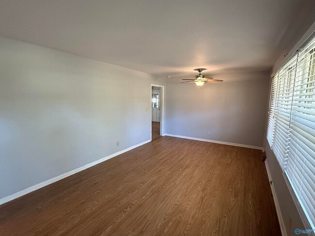 Photo - 300 McAlpine Dr SE