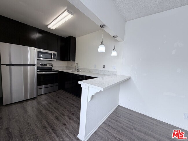 Photo - 1137 W 36th Pl Unit 6