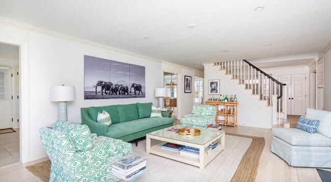 Photo - 210 Toylsome Ln