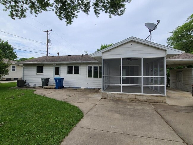 Photo - 608 Cataract Ave