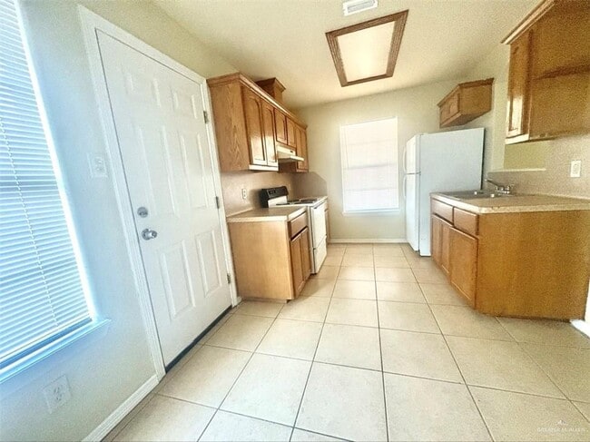 Photo - 8 Kumquat St Unit B