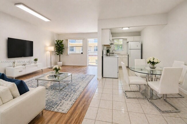 Building Photo - 1747 Rodman St Unit 308