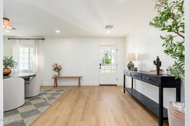 Photo - 4030 E Fairmount Ave