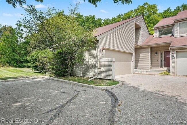 701 Charing Ct