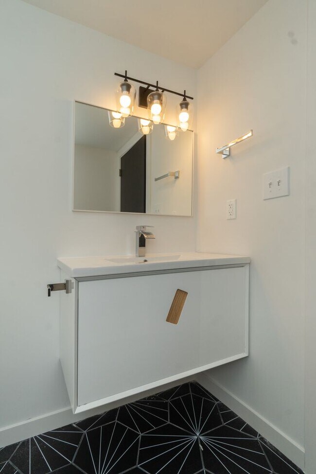 Photo - 6602 Lansdowne Ave Unit 2