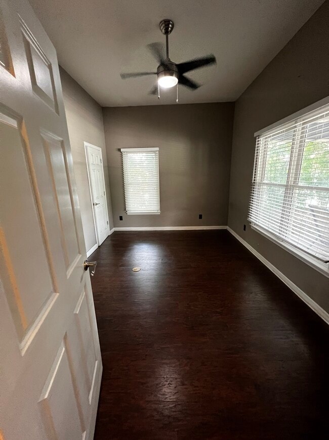 Photo - 559 10th St NW