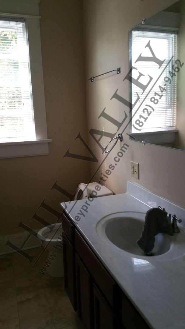 Photo - Large 3 Bedroom Apt, Close to Campus