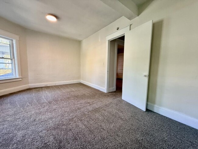 320 Taylor Ave