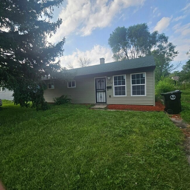 Building Photo - 2524 Central Dr