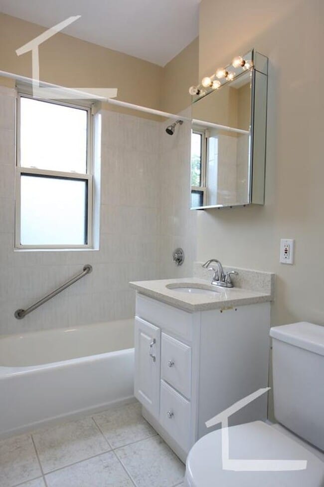 Photo - 1097 Boylston St