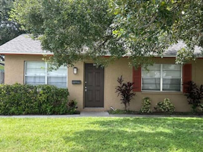 Building Photo - 2/1 available now! Unit 550 37TH STREET NORTH