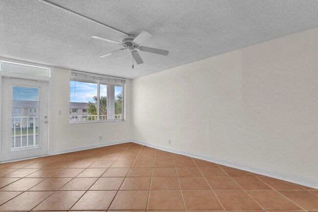 Photo - 104 Paradise Harbour Blvd Unidad 311