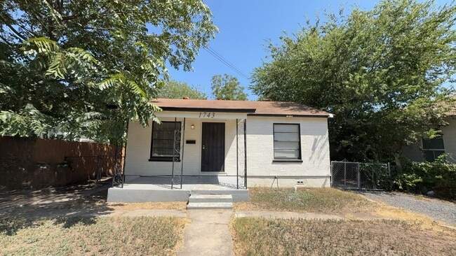 Building Photo - 1743 E Crockett St