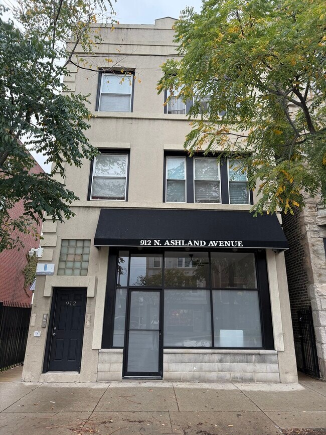 Building Photo - 912 N Ashland Ave Unit 1A