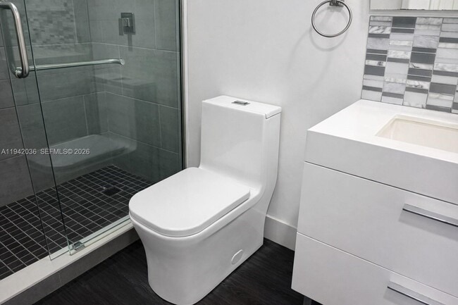 Photo - 16950 W Dixie Hwy Unit 330