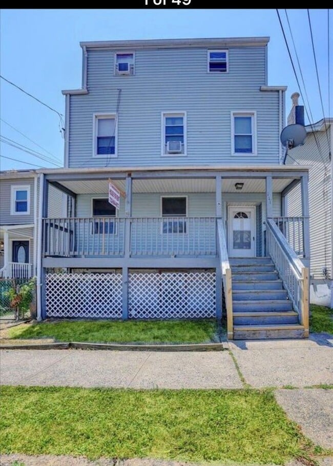 Building Photo - 111 John St Unit B