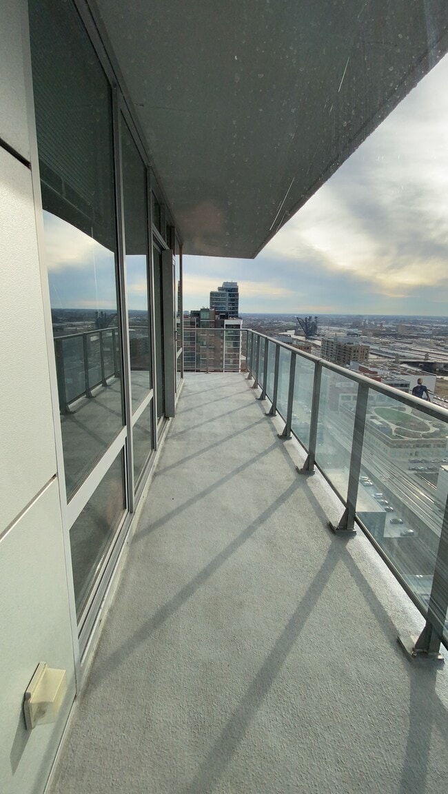 Photo - 755 S Clark St Unidad 1803