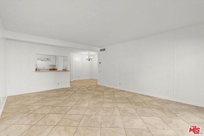 5460 White Oak Ave Unit A105