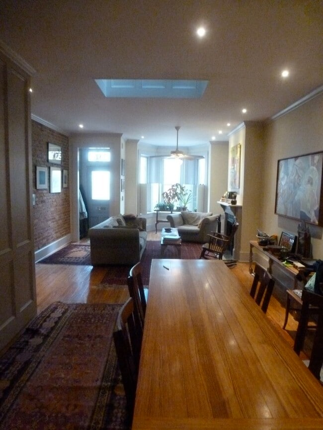 Sala de estar - 732 3rd St NE