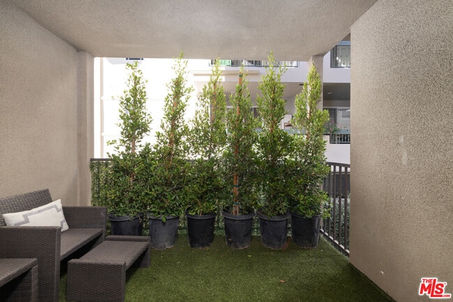 Photo - 1420 Laurel Ave Unit 201