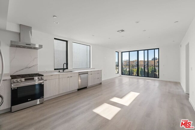 Photo - 3755 S Canfield Ave Unidad 302