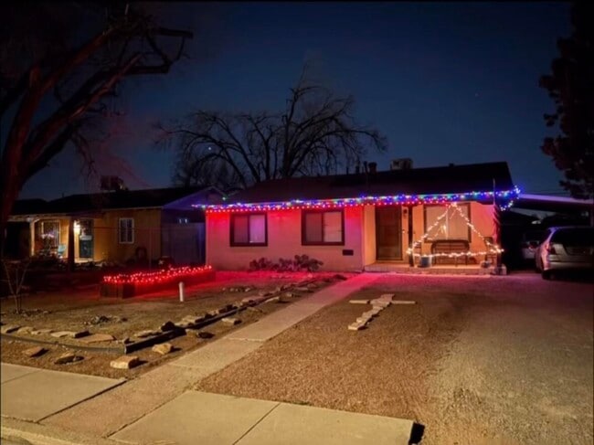 Building Photo - 825 Palomas Dr SE