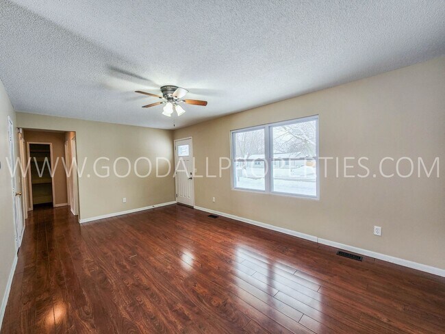 Photo - 3 Bedroom 1 Bath Home with Non-Conforming ...