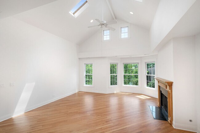 Photo - Large 3 BR/3 BA Duplex in the heart of Lincoln Park Unidad 1118-3