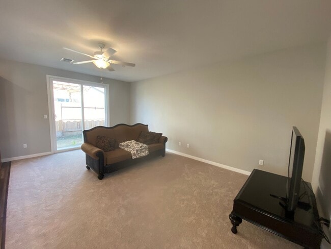 Photo - Like Brand New 3 Bed 2 Bath Home FOR RENT!