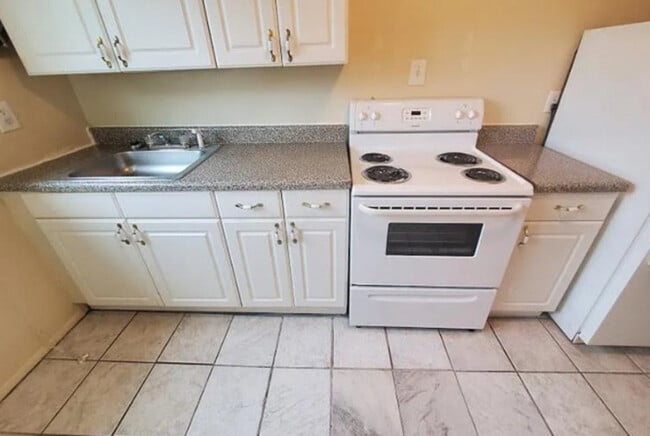 Photo - 3208 Ellwood Ave Unit 1 bedroom