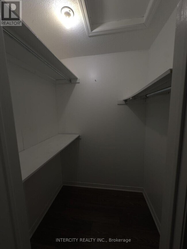 Photo - 1635 Pickering Pkwy