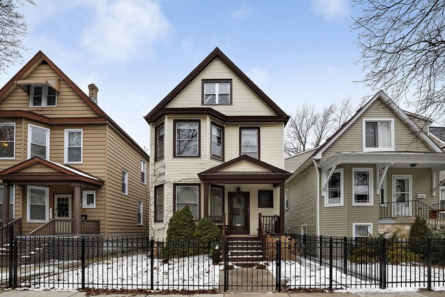 Photo - 4528 N Drake Ave Unidad 2 - Attic