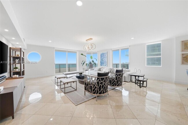 5801 Collins Ave Unit 700