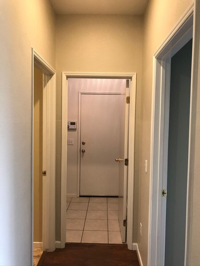 Photo - 3 Bedroom 2 Bathroom Home In Southwest Visalia with a Pool and SOLAR!