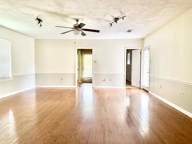 Photo - 9384 S Riveroaks Dr