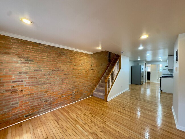 Photo - 2410 Foster Ave