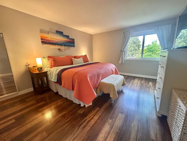 Photo - Rare Kirkland Condo on the Juanita Waterfront! Available August 1st, 2026!