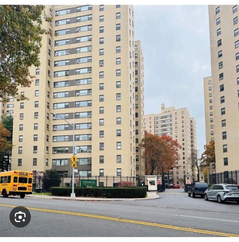 Photo - 2 Fordham Hill Oval Unit PH