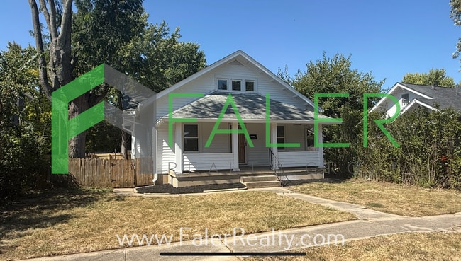 Building Photo - Spacious Belmont Home with Garage and Fenc...