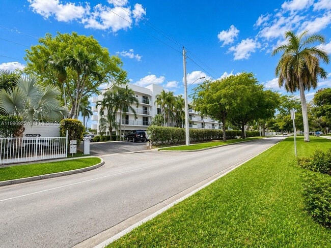 Photo - 2370 NE 135th St Unit 405