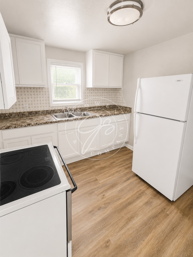 Photo - Updated West Toledo Upper unit! 2 Bedroom – Water Included! Unit Upper