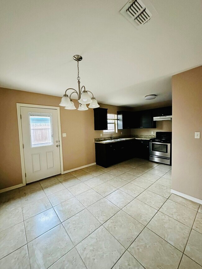 Photo - 4722 N Dogwood St Unidad 4