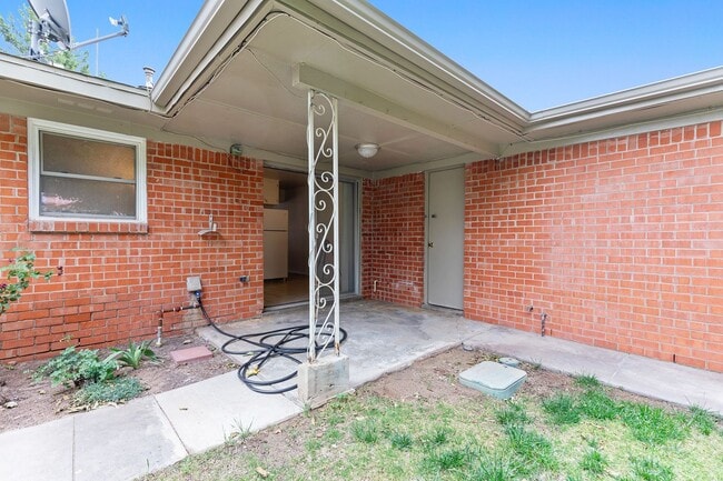 Photo - Updated 1 Bedroom/Bathroom Apartment!